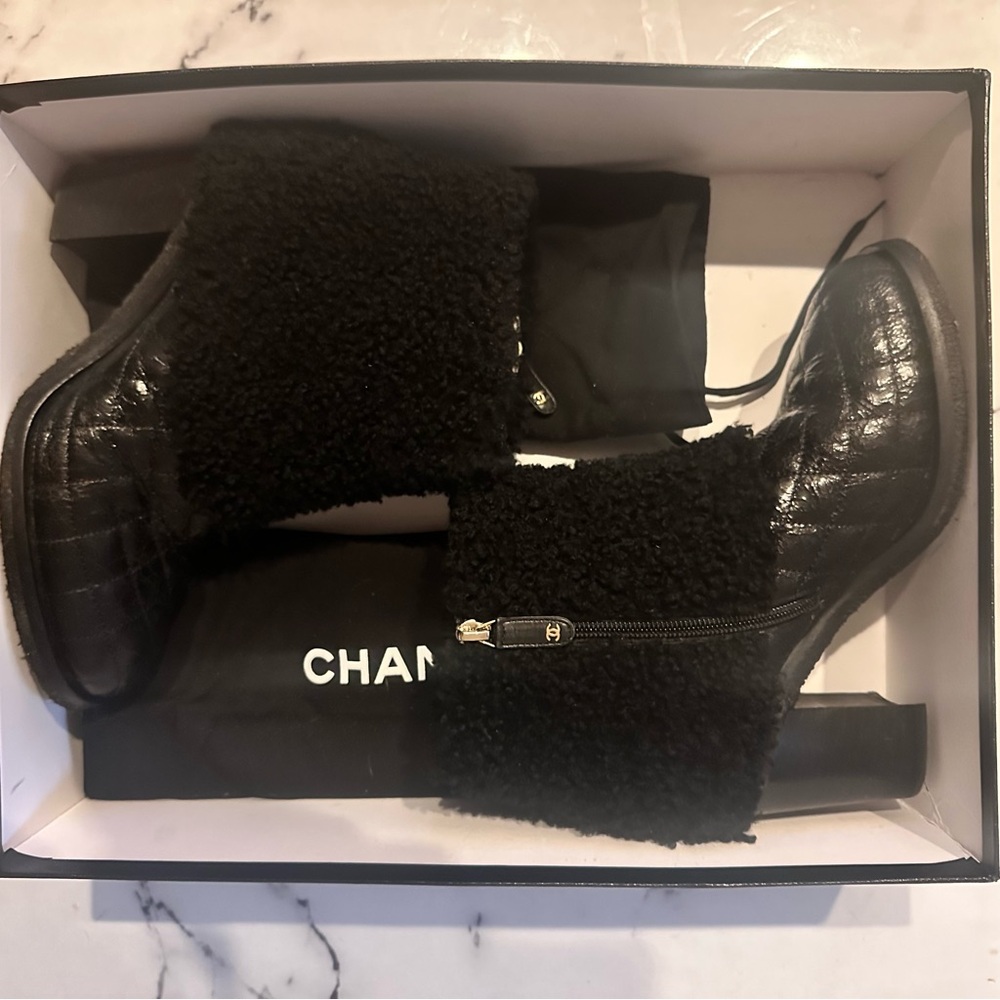 *EUC* Authentic Chanel Shearling + Leather Ankle Booties - Picture 3 of 15
